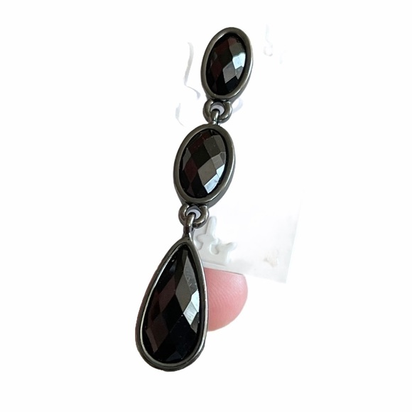 Trifari Black 3 Stone Drop Earrings - Picture 5 of 6